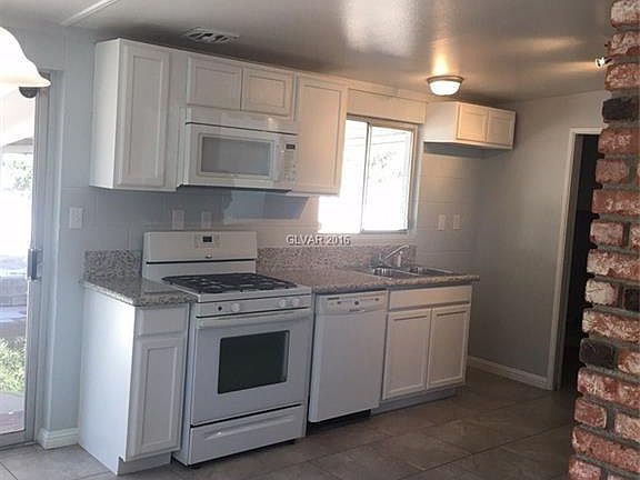5th image of 3045 La Canada St