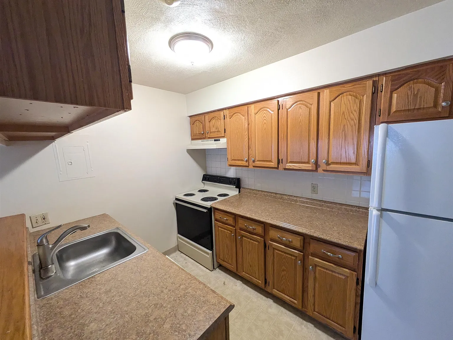 2 bed, 9999 sqft, $2,600 — Photo 2