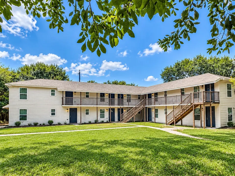 201 Lowery Dr #201