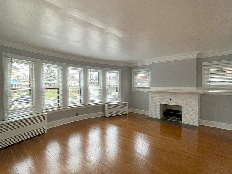 2286 Calvert St — Photo 4