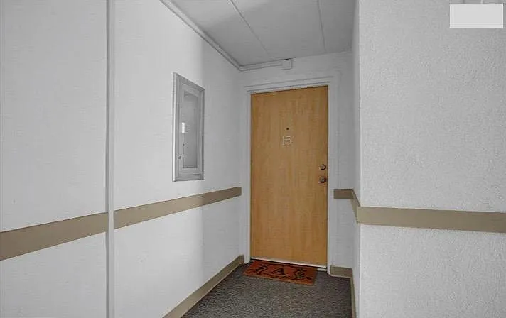 300 Winding Way — Photo 2