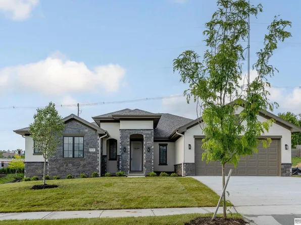 8646 Loveland Estates Ct, Omaha, NE 68124