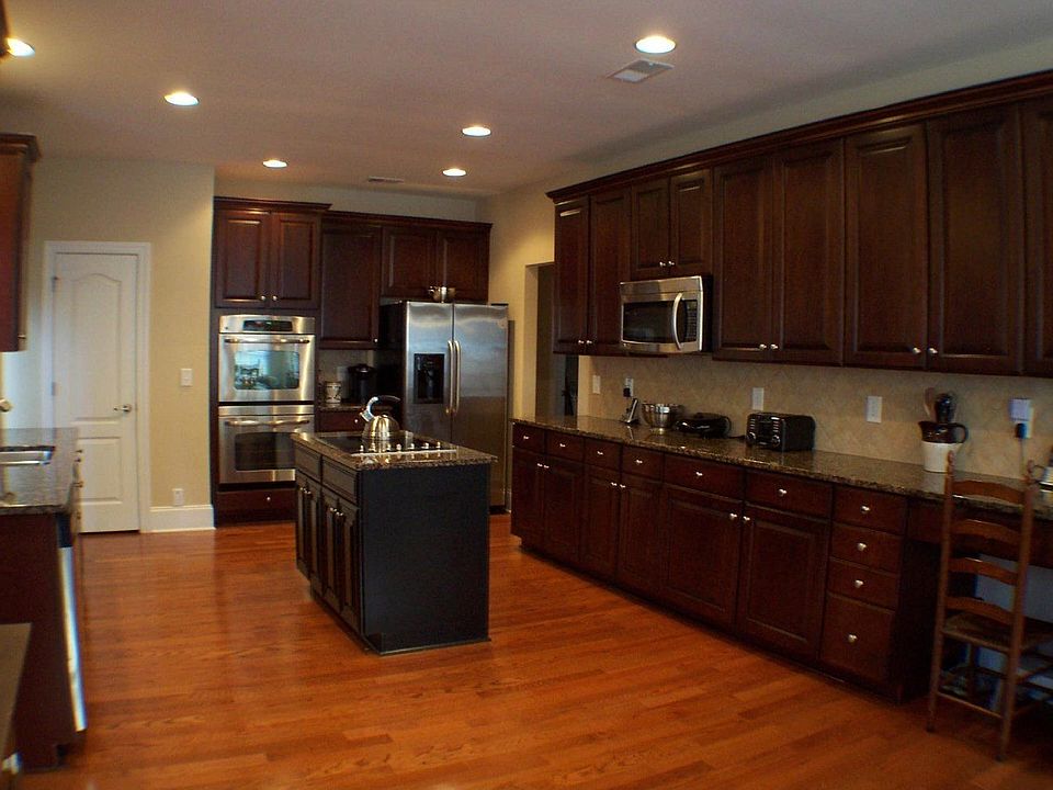 Huge Kitchen With All The Amenities