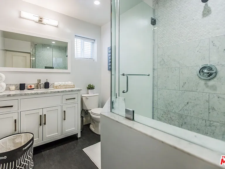 4407 Irvine Ave — Photo 12