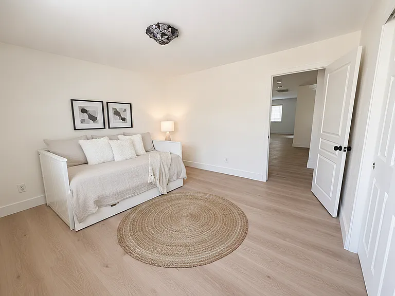 9541 W Frank Ave — Photo 6