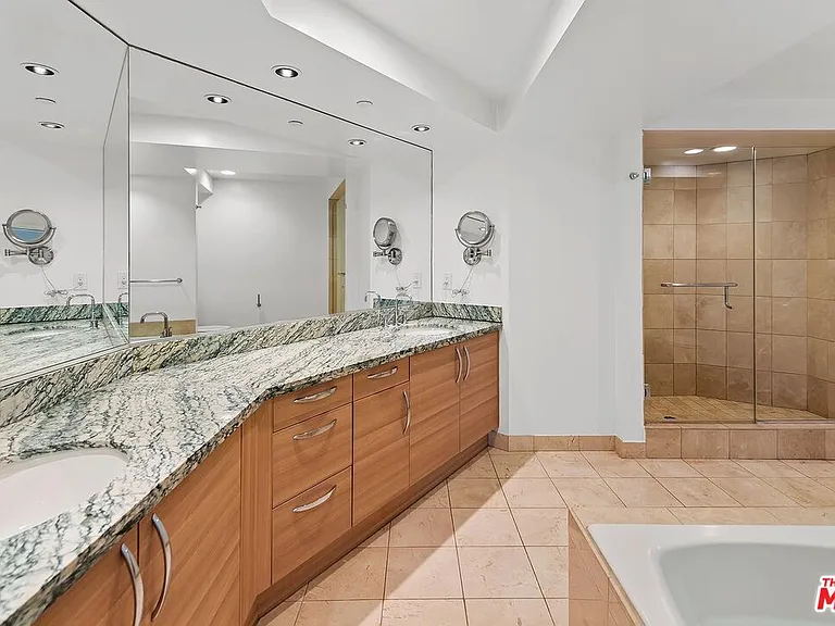 13650 Marina Pointe Dr #306 — Photo 19