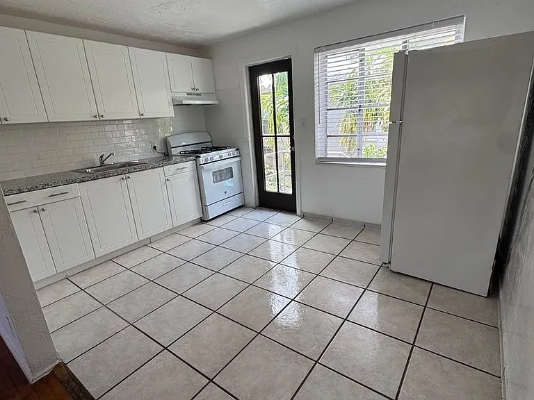 1735 Wiley St — Photo 9