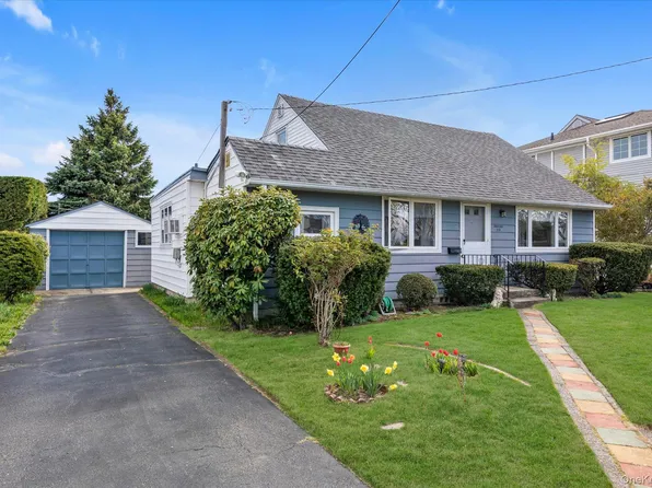 112 Harrison Place, Massapequa, NY 11758