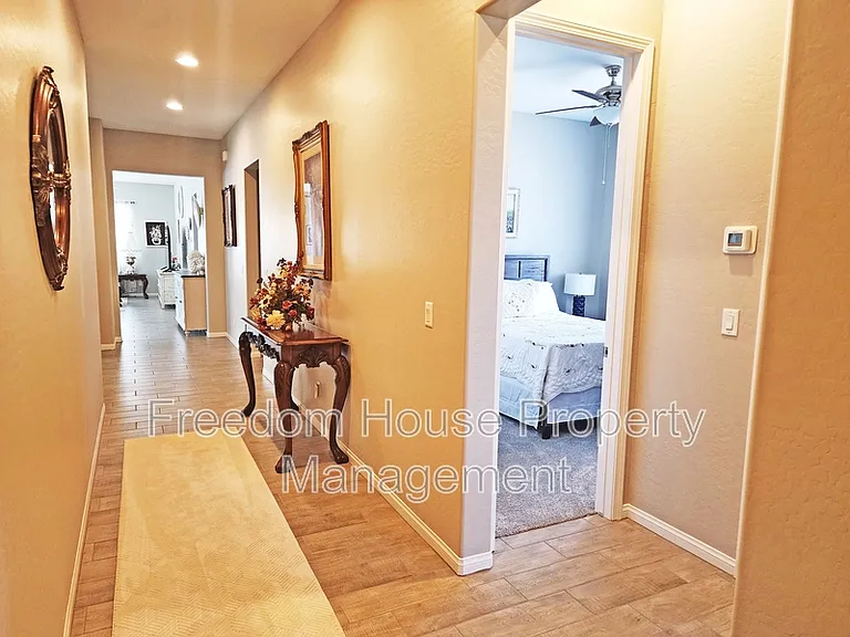 4901 Fairwood Ct — Photo 6