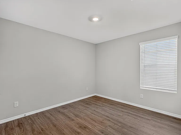 1128 Northfield Dr — Photo 14
