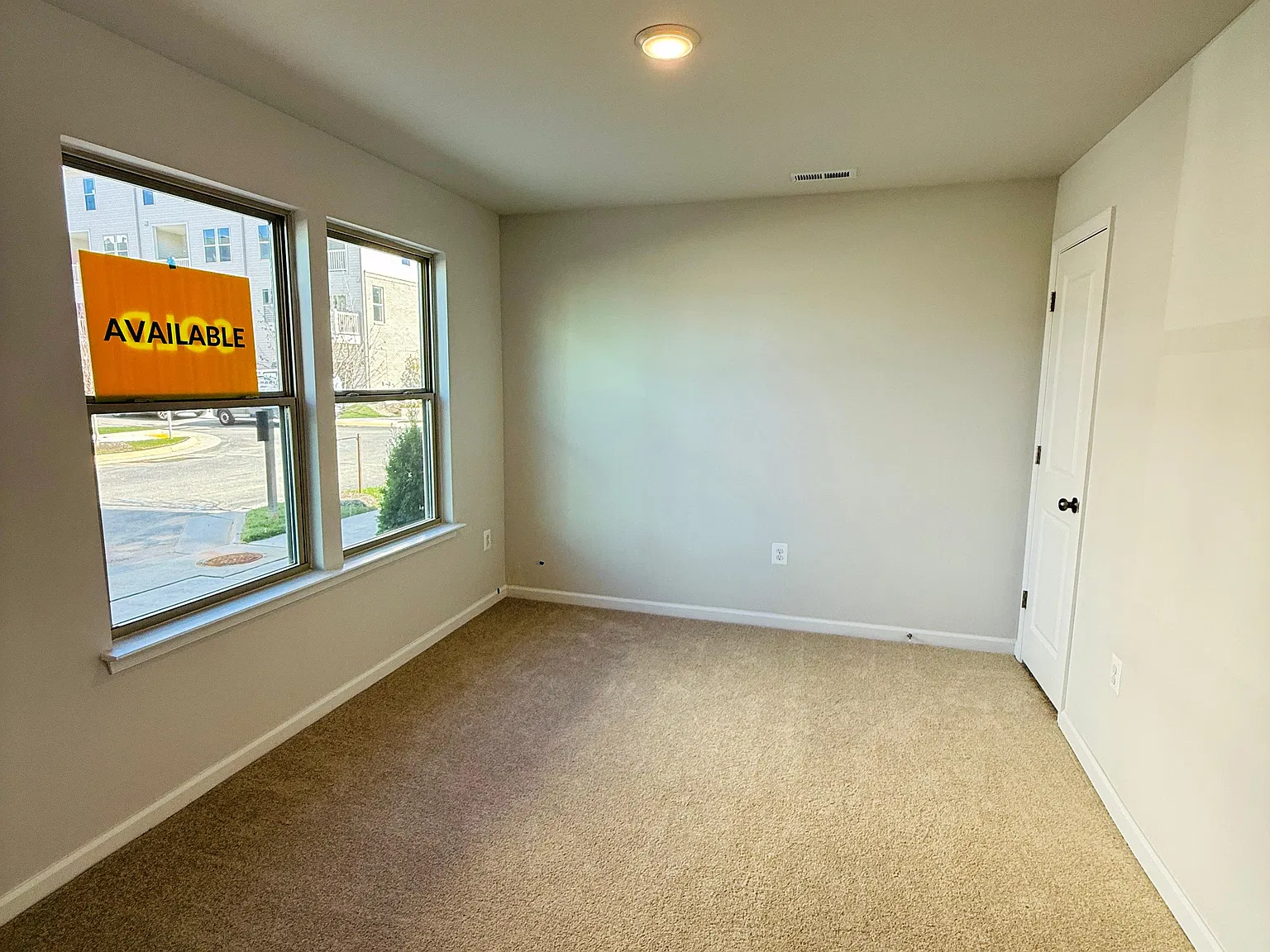 4 bed, 1943 sqft, $2,850 — Photo 3