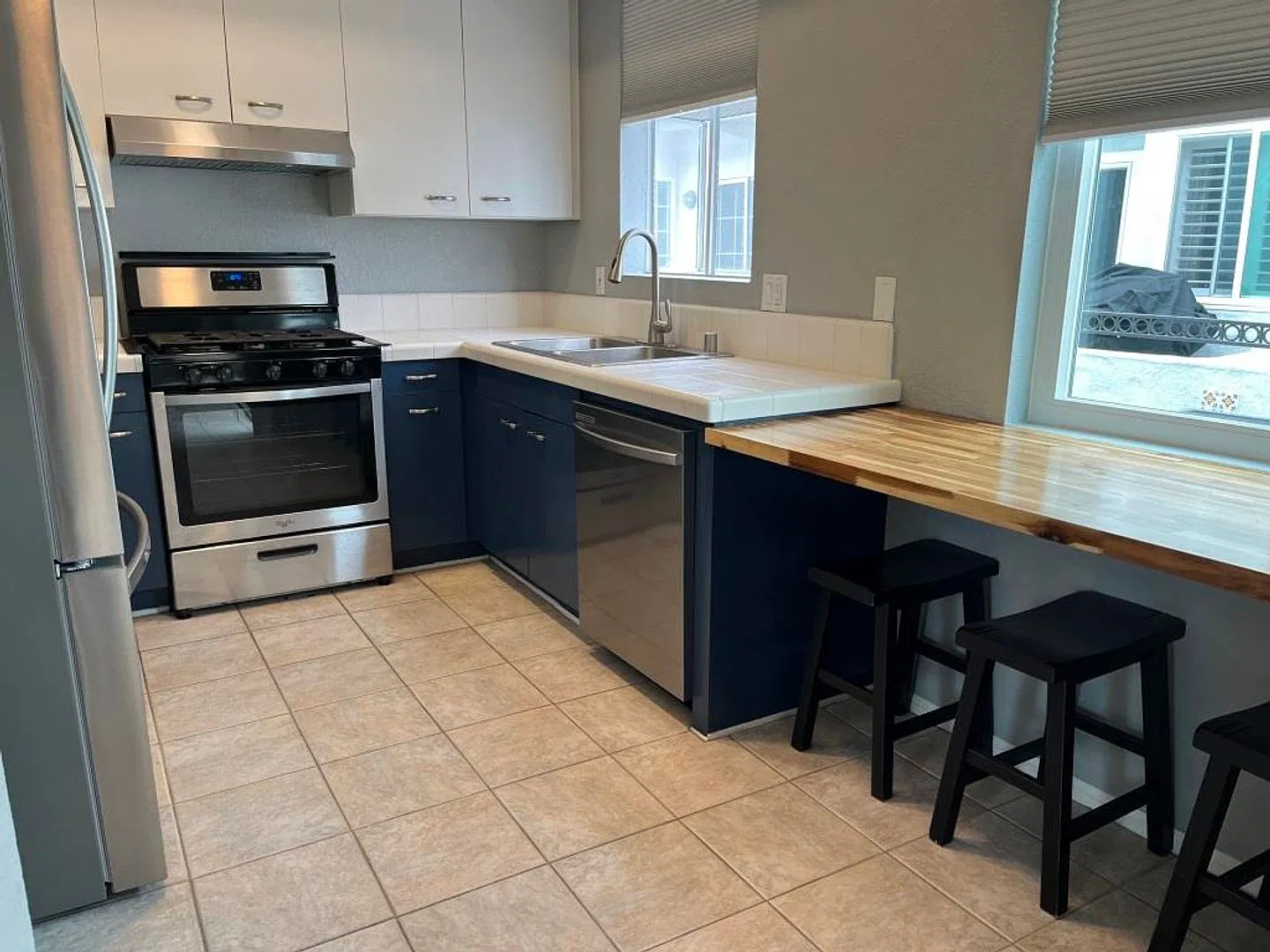 2Bed/2.5Bath Condo Near Downtown Oceanside~ N. Cleveland — Photo 4