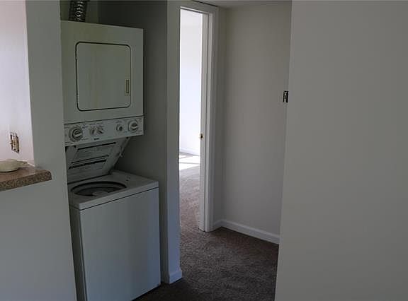 5th image of 684 Sugar Trail Ct