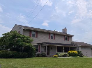 1555 Newport Rd, Manheim, PA 17545