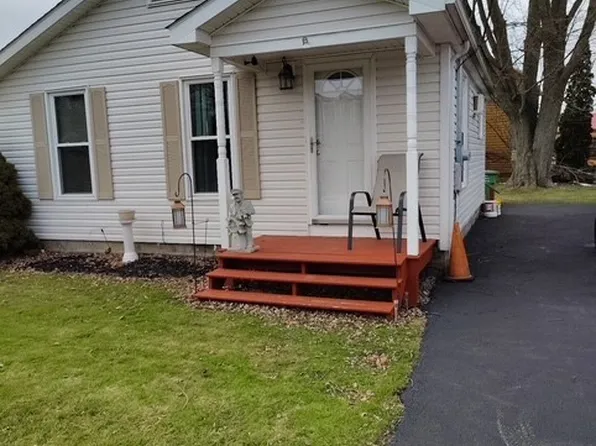 2447 Linwood Dr, Shively, OH 44004