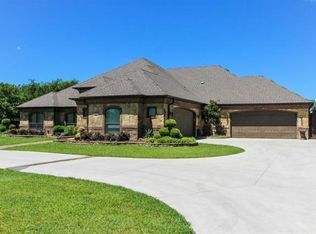 6809 Meadow Creek Rd, Fort Worth, TX 76182