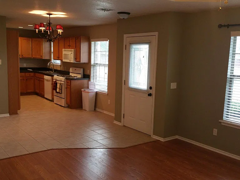 3401 Lyric St — Photo 6