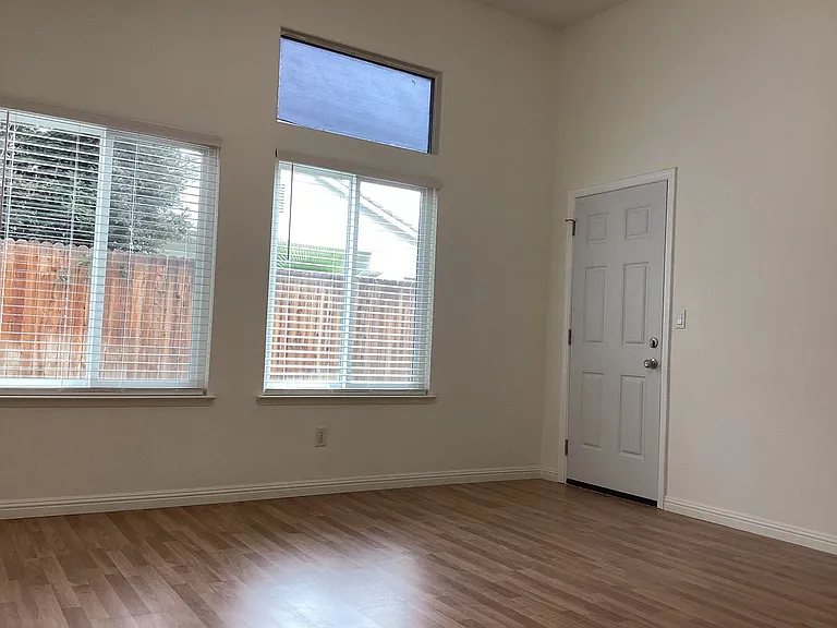 7526 N Ellendale Ave — Photo 26