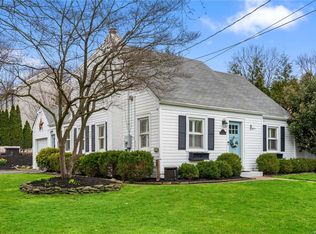 7 Vale Dr, Huntington, NY 11743