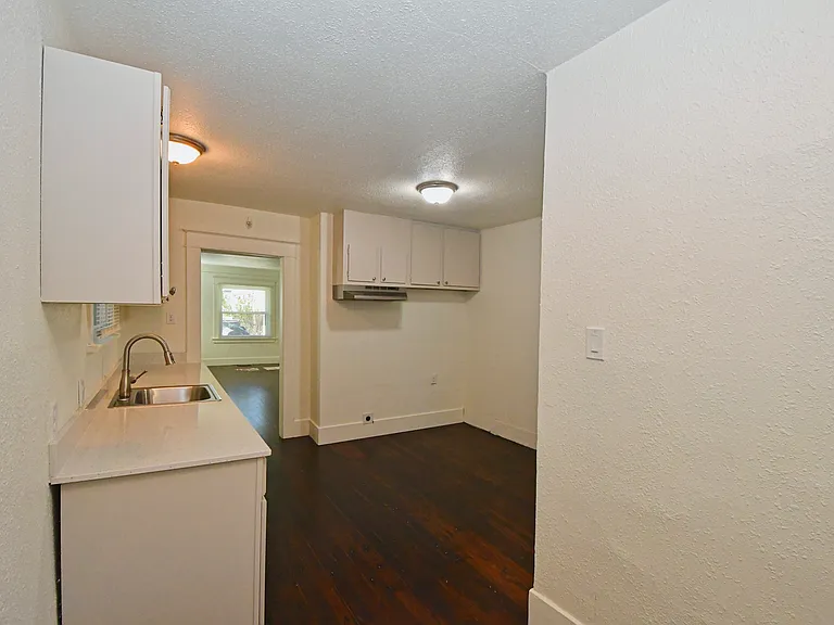 1136 E St — Photo 9