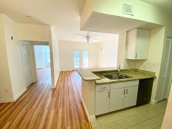 3rd image of 14304 Fredricksburg Dr APT 414