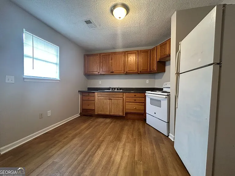 157 Long Station Rd #B — Photo 3