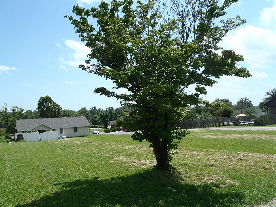 1st image of 11 Dogwood Pl