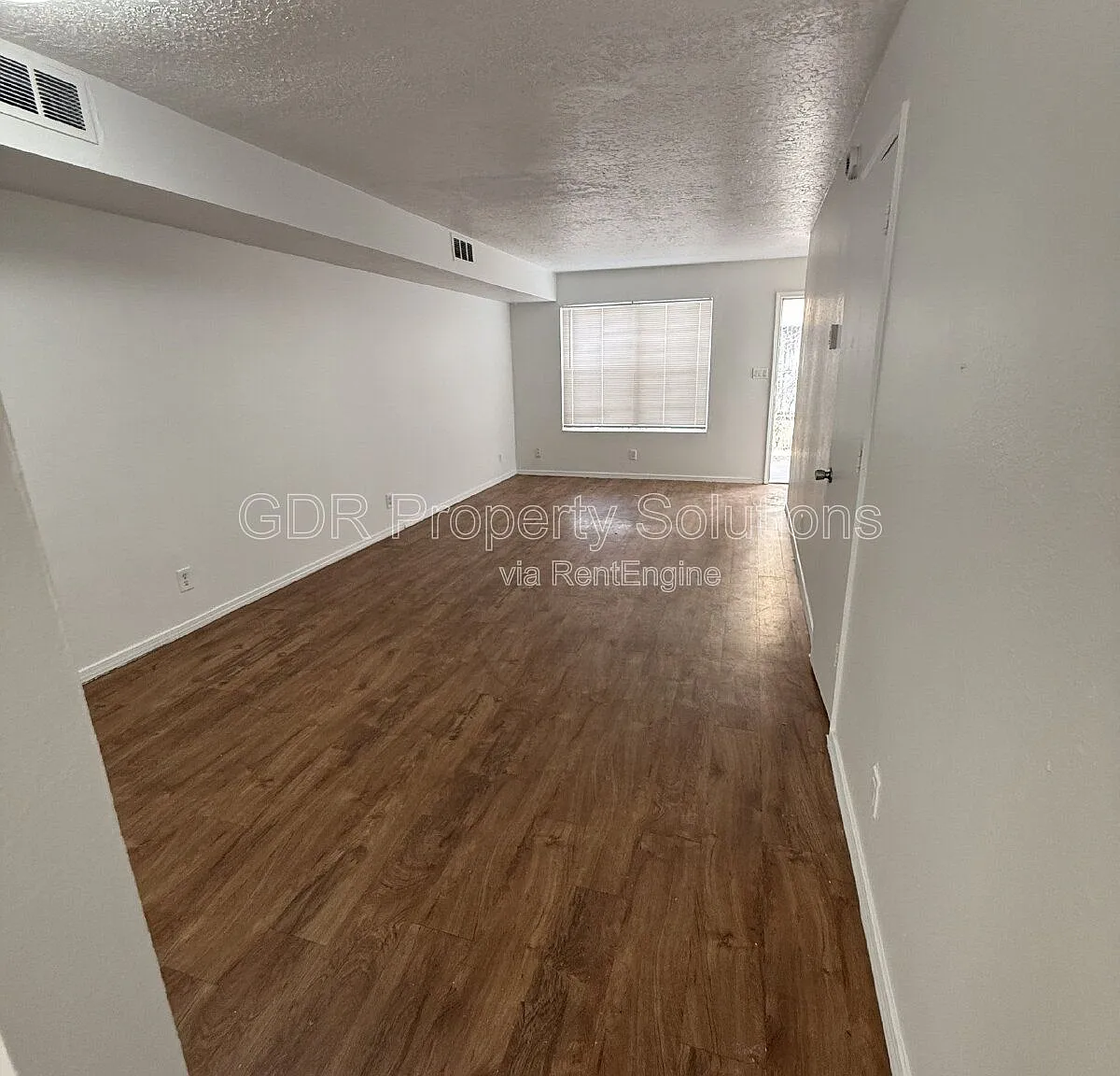 2 bed, 1.0 bath, $950 — Photo 4