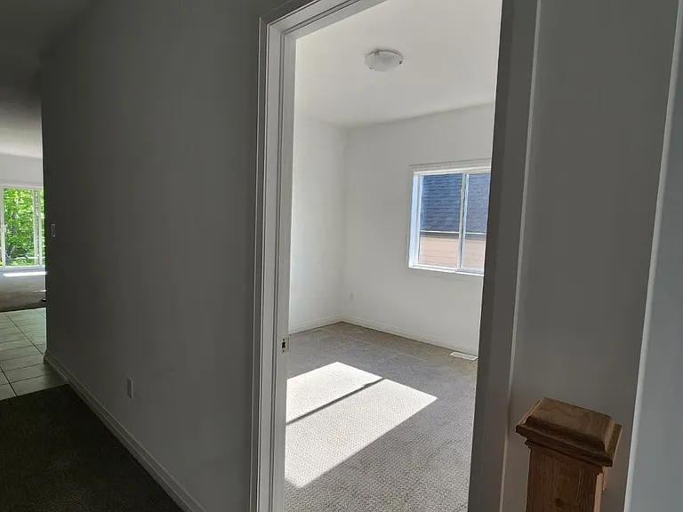 756 Burwell St #UPPER LEVEL — Photo 9