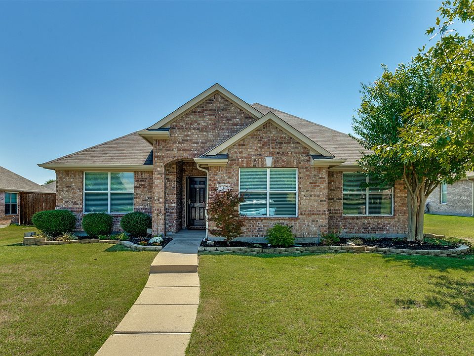 1st image of 210 Cliffbrook Dr