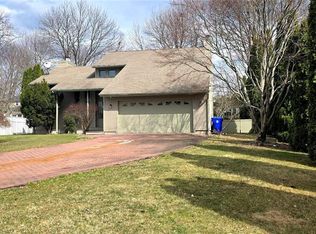 7 Kristen Dr, North Providence, RI 02911