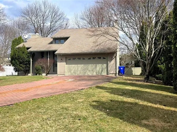 7 Kristen Dr, North Providence, RI 02911