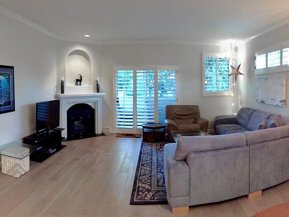 Main Level - Living Room