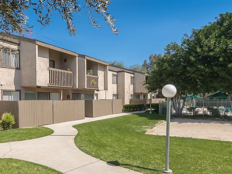 Spring Tree Apartments — Photo 10