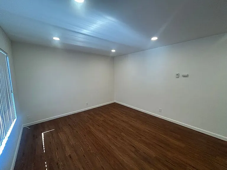 346 N Louise St #12 — Photo 4