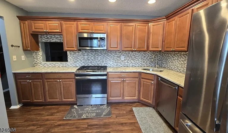 16 Lyon Ln — Photo 4