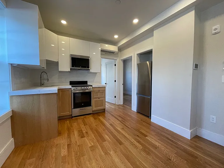 18 Winchester St #8 — Photo 2