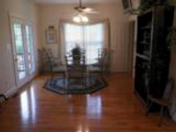5th image of 290 Farmingdale Dr