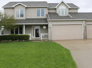 2219 Summit Dr, Webster City, IA 50595