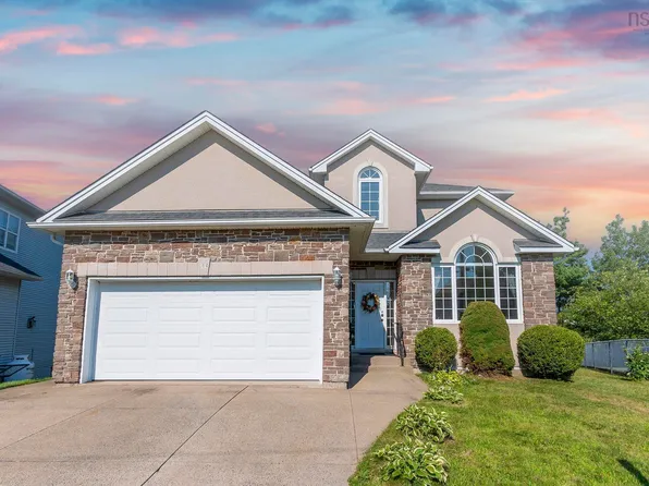 86 Stone Gate Dr, Halifax, NS B3N 3L2