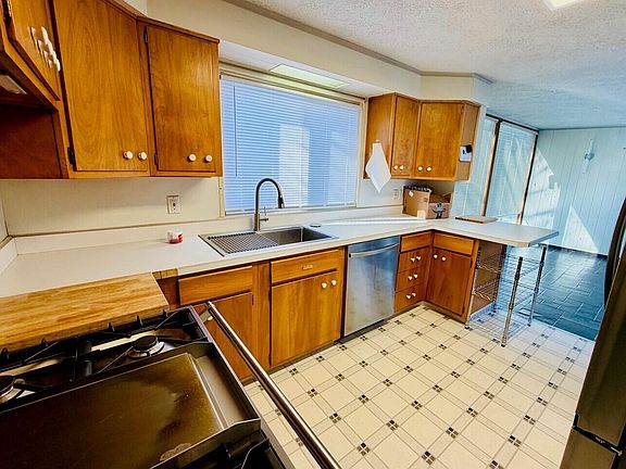 2nd image of 2401 Maple St