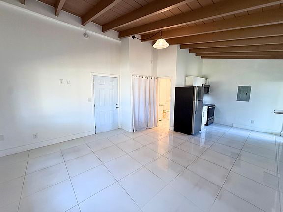 4th image of 1205 N 15th Ct #1205