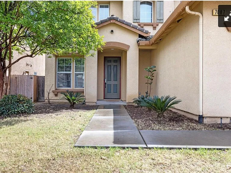 7087 E Fedora Ave — Photo 2
