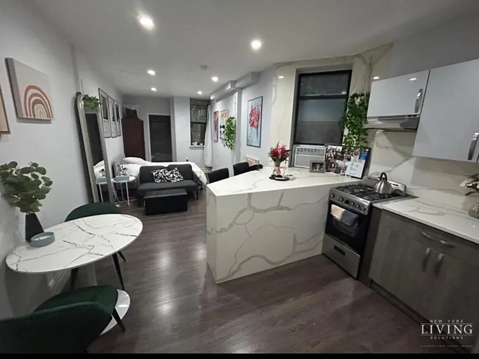 950 Bergen St #3