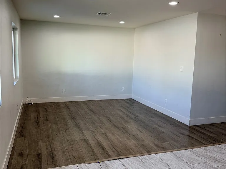 1554 W 7th St — Photo 5