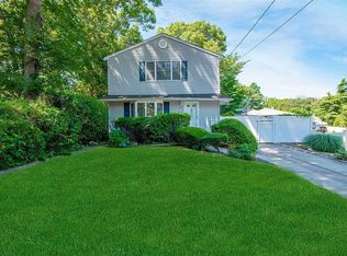 209 Mooney Pond Rd, Selden, NY 11784