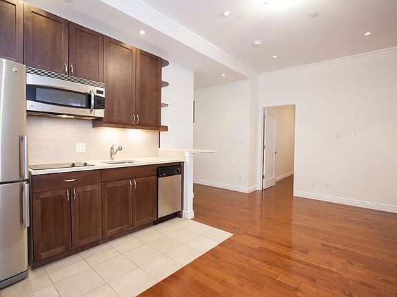 2nd image of 488 7th Ave APT 8A