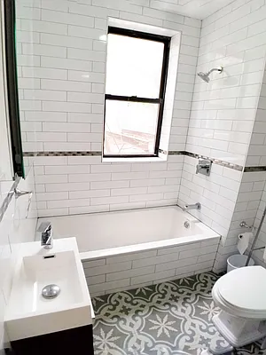 Rented by Rentall Group Inc | media 32