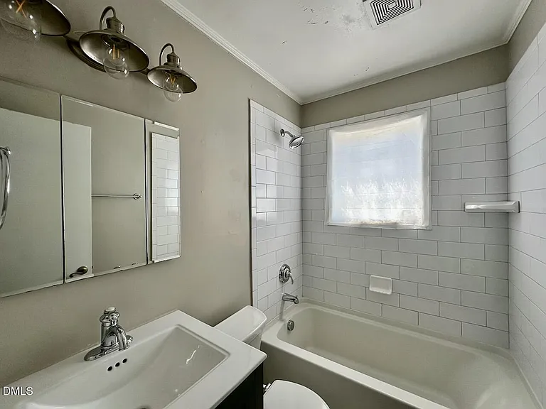 2333 Bernard St — Photo 15