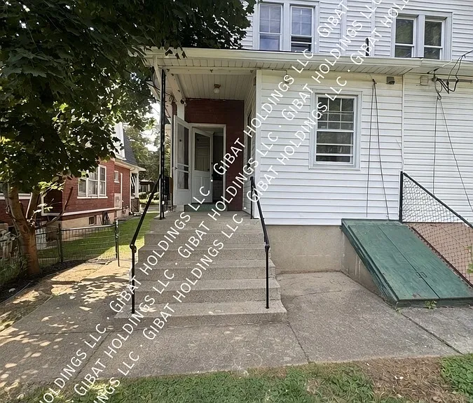 1718 Elm St — Photo 18